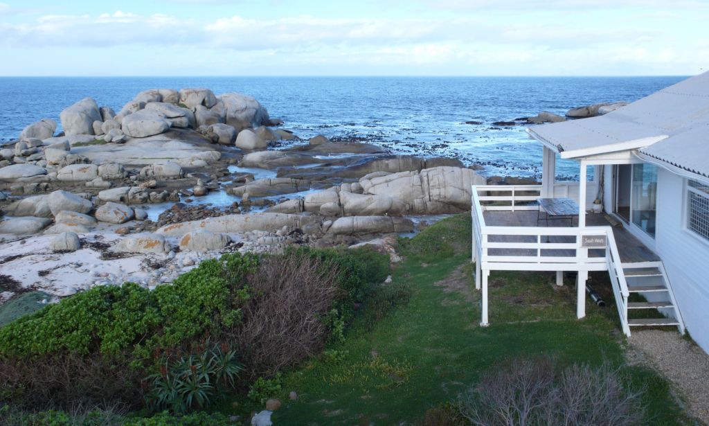 south-winds-oceanfront-bungalow-simon-s-town-cape-town-area-western